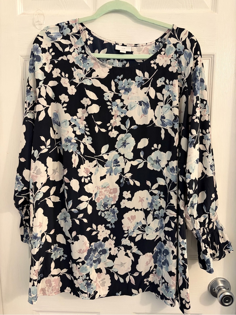 J. Jill Black Floral Long-Sleeve Blouse with cut out shoulders. Size 4X $10